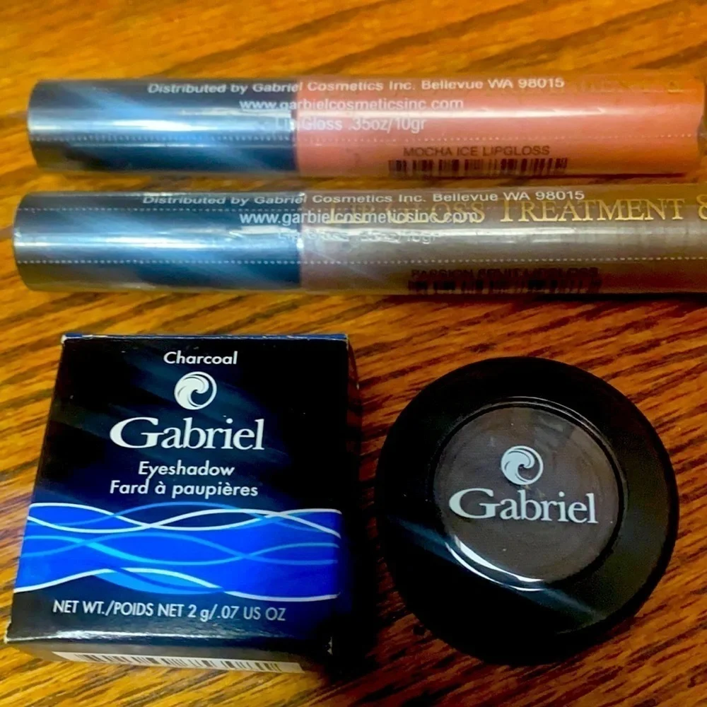 ❤️❤️❤️ HOST PICK!!  3/20.  Lip Gloss Treatment Bundle